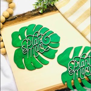 Plant Mom Shelf Sitter Sign